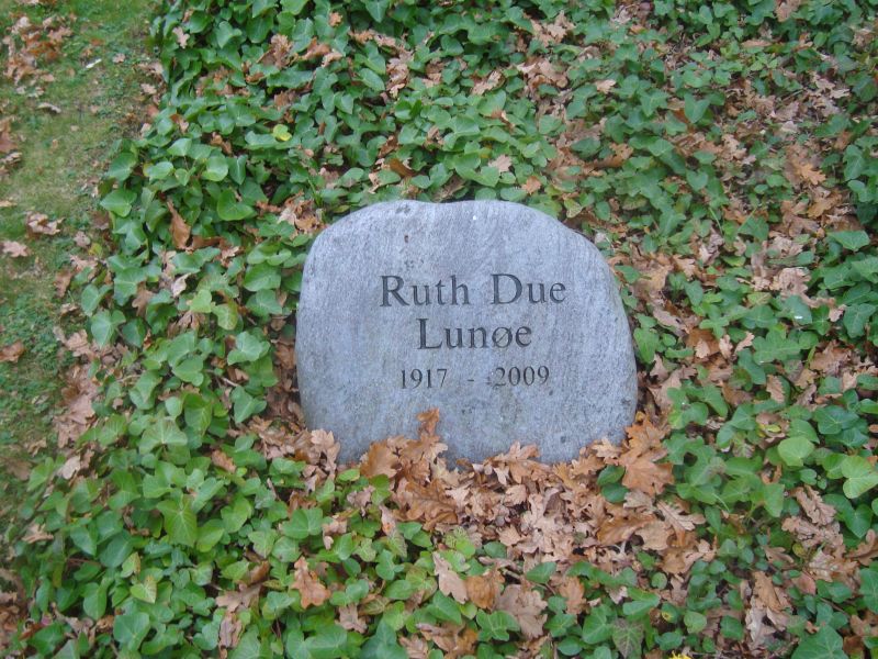 Ruth Due Lunoee.JPG